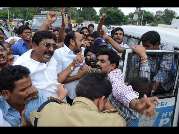  పోలీసుల అదుపులోకి