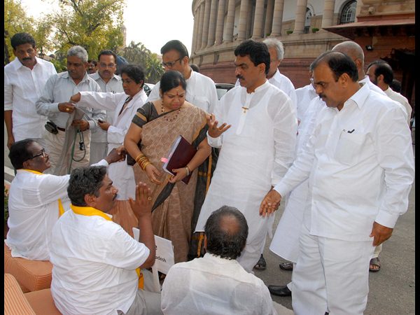 టిడిపికి కాంగ్రెసు సంఘీభావం