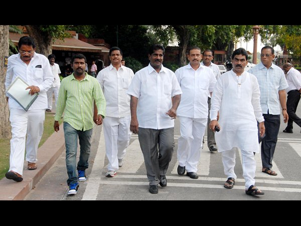 లగడపాటి, అశోక్ బాబు