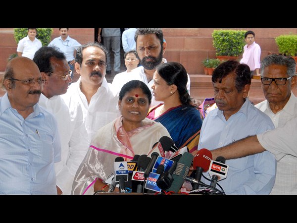 విలేకరులతో