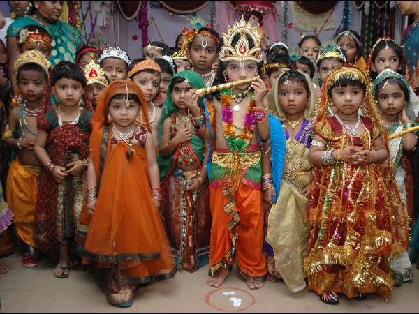 కృష్ణుళ్లు - గోపికలు