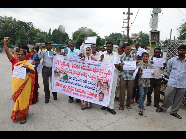 జగన్ దీక్ష ఆపాలని డిమాండ్...