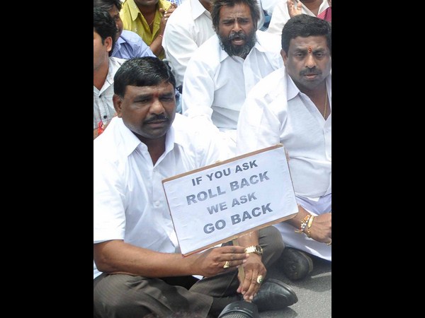 రోల్ బ్యాక్ అంటే గో బ్యాక్