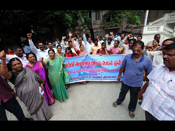రోడ్లు, భవనాల శాఖ కార్యాలయంలోనూ...
