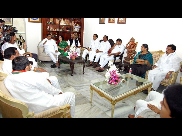 తెలంగాణ మంత్రుల సమాలోచన..