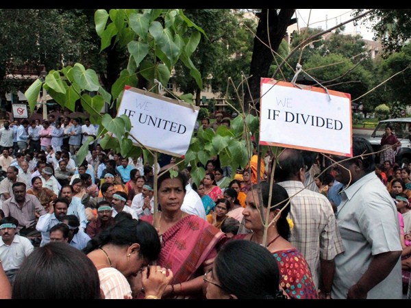 కలిసుంటే ఇలా, విడిపోతే ఇలా..