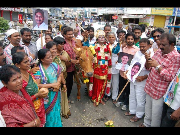 జగన్ ఫొటోతో నిరసన