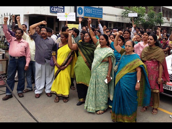 విద్యుత్ సౌధ వద్ద సమైక్యం