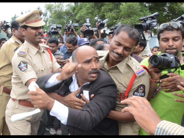 విద్యుత్ సౌధ వద్ద తెలంగాణ