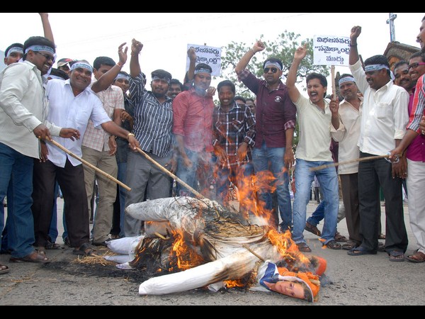 దిష్టిబొమ్మ దగ్ధం