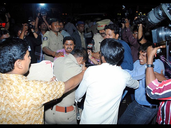 బాహాబాహీ