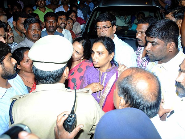 విజయా రెడ్డి, శోభా