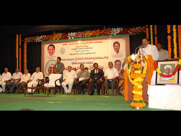 మాట్లాడుతున్న కిరణ్