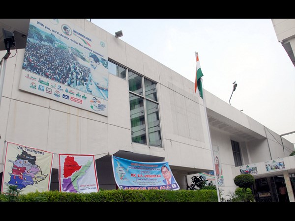 ఎపి భవన్ వద్ద బ్యానర్ 2