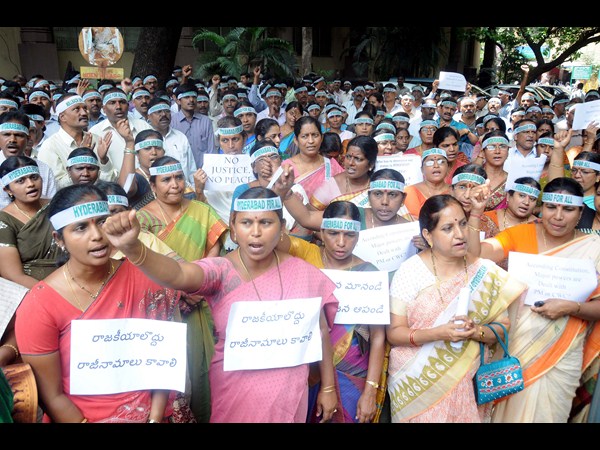 సీమాంధ్ర ఉద్యోగుల ప్రదర్శన