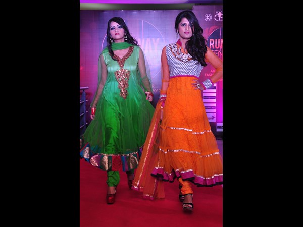 మోడల్స్