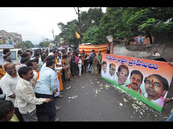 గుడ్లతో...