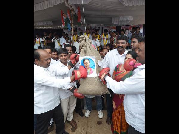 కెసిఆర్‌తో బాక్సింగ్