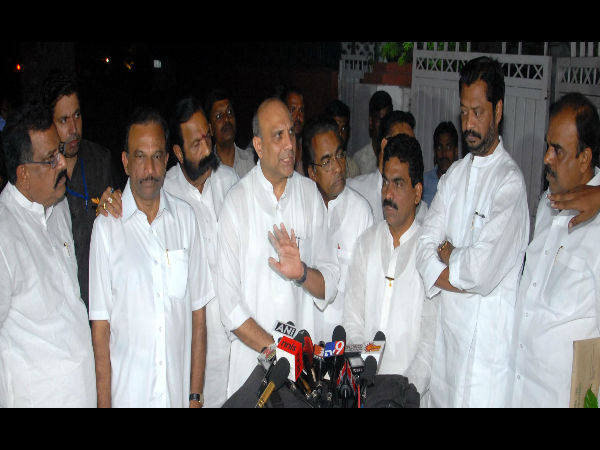 Seemandhra MPs complaints against Shinde Seemandhra MPs complaints against Shinde