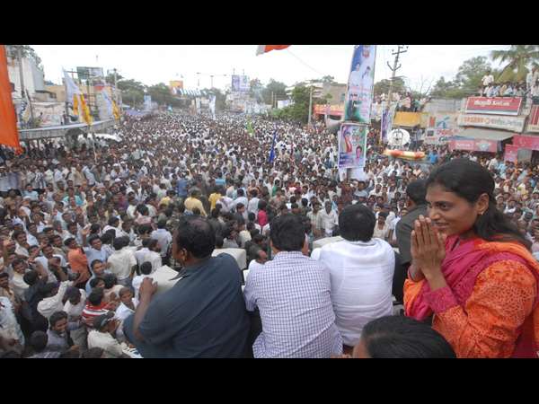 ప్రజల్లో ఒకరిగా ప్రజల్లో ఒకరిగా