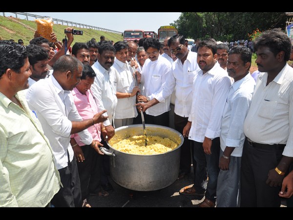 రోడ్డుపై వంట