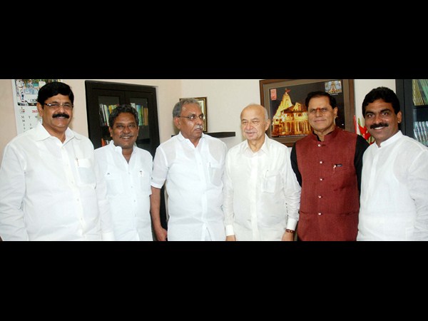 షిండేతో సీమాంధ్ర నేతలు