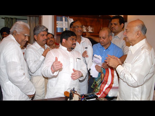 షిండేతో టి నేతలు