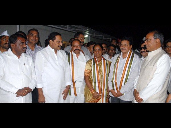 కిరణ్, డిగ్గీ సమక్షంలో సురేఖ..