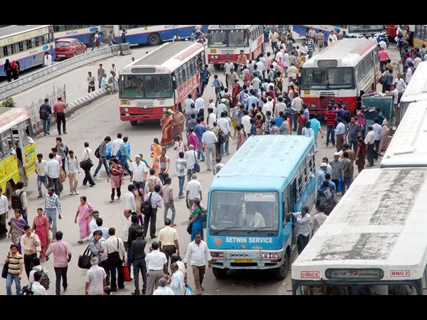 బస్సు కోసం పరుగులు