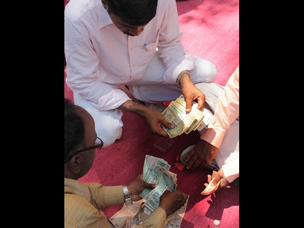 టిక్కెట్స్ డబ్బులు