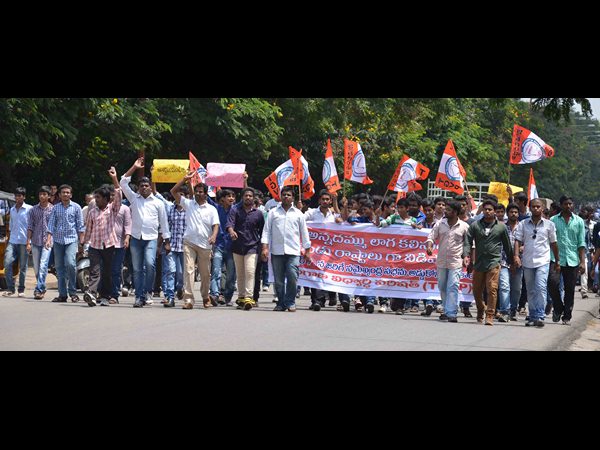 ఉస్మానియాలో టిజివిపి ర్యాలీ