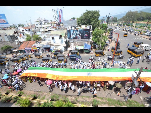 జాతీయ పతాకంతో ర్యాలీ