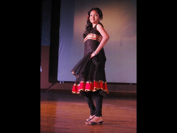 డ్యాన్స్ అదుర్స్ డ్యాన్స్ అదుర్స్