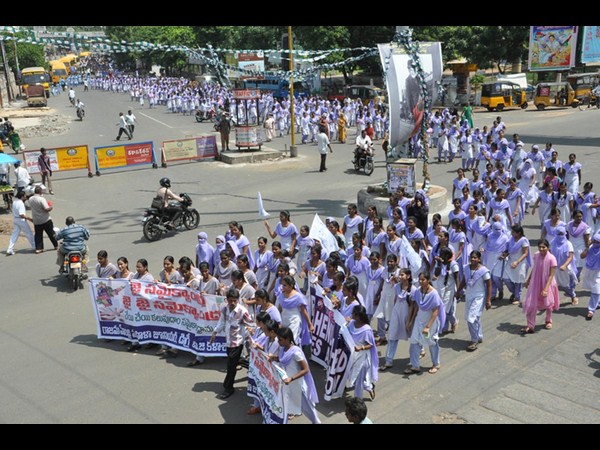 ఇలా ర్యాలీ...