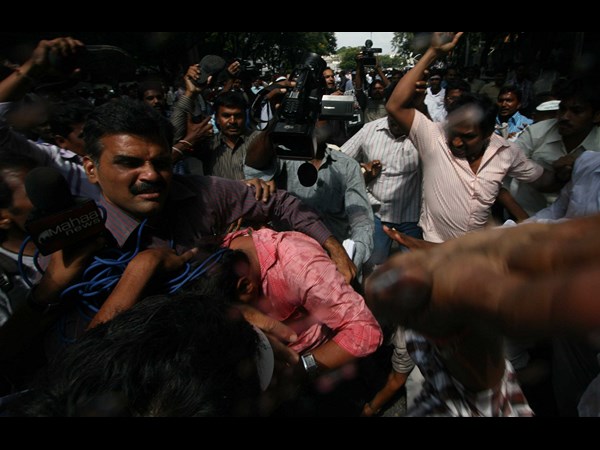 బాలరాజు యాదవ్‌కు తెరాస పరామర్శ