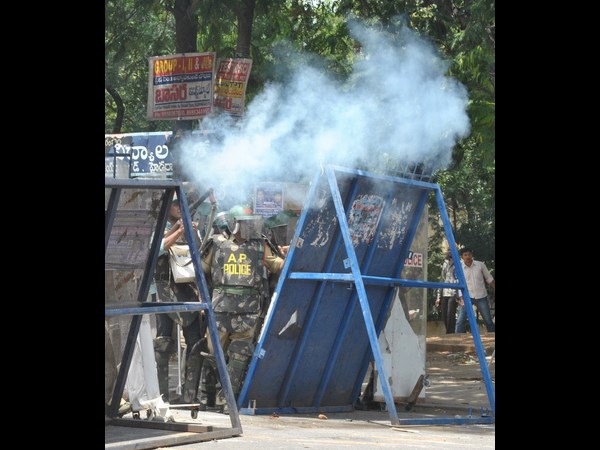 పోలీసు ఫైరింగ్