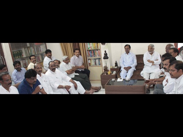 భేటీకి హాజరైన వారు