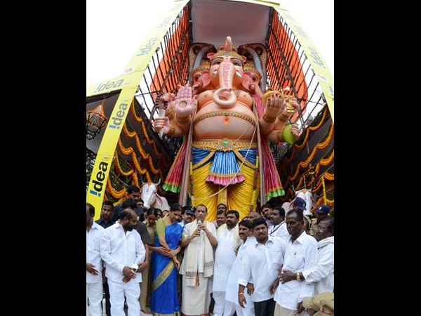 మాట్లాడుతున్న గవర్నర్