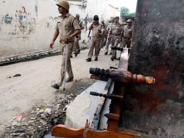 పోలీసుల గస్తీ..