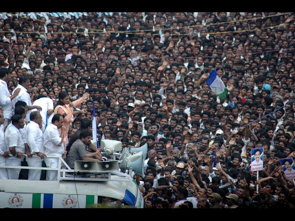 షర్మిల మాటల తూటా