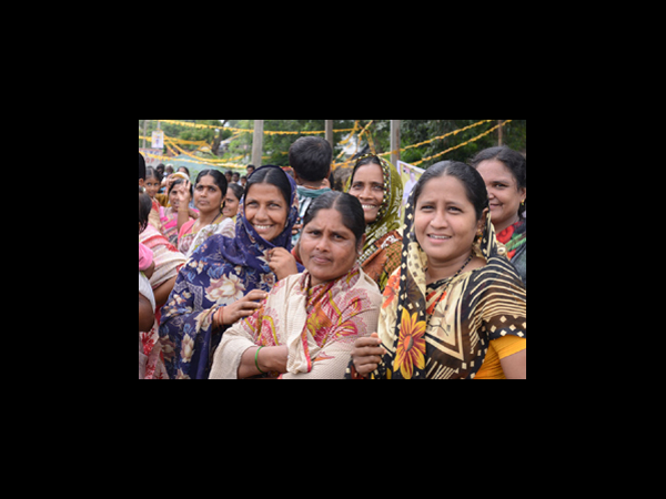 బాబు యాత్రలో మహిళా కార్యకర్తలు