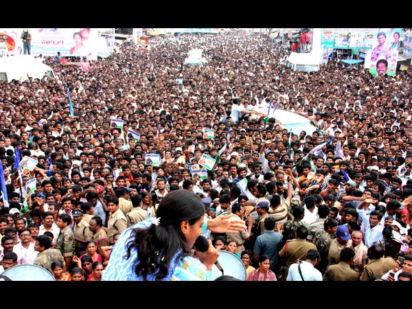 జన సందోహం