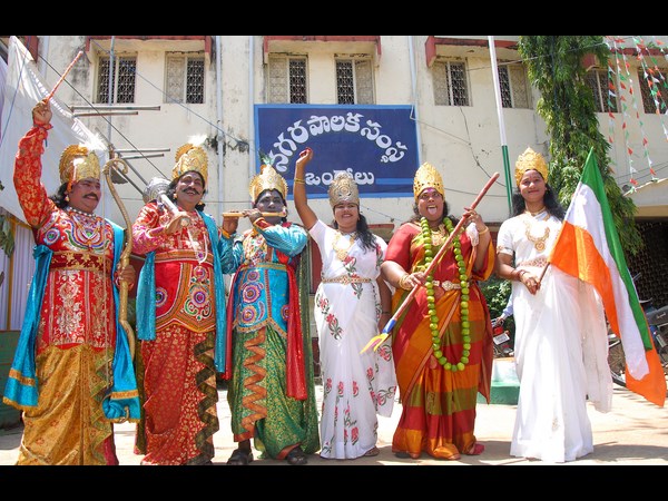 వివిధ వేషధారణల్లో..