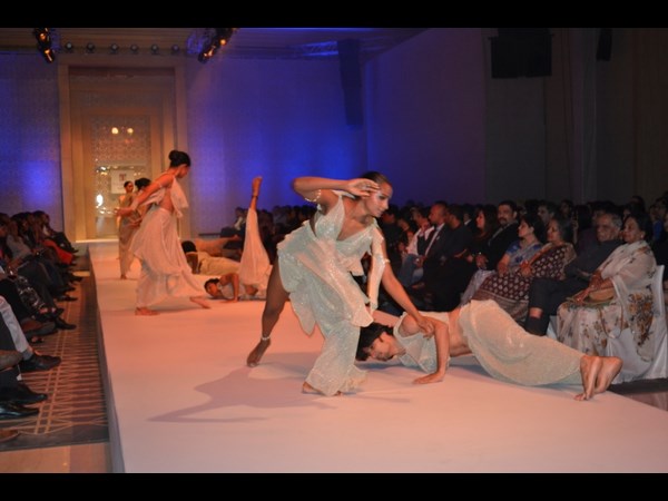 ర్యాంపుపై మోడల్స్