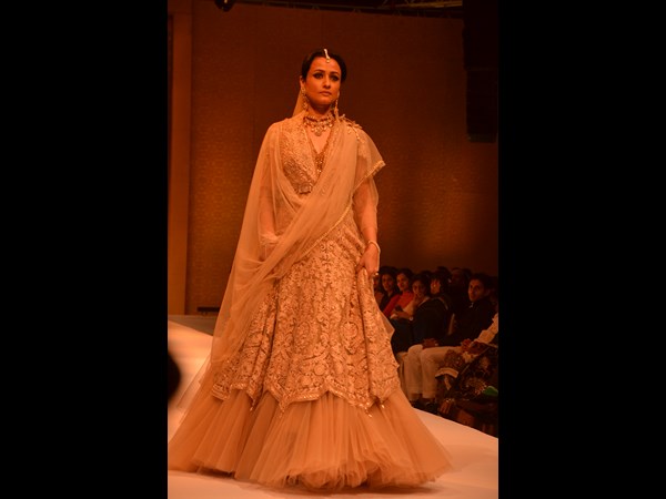 నమ్రతా శిరోద్కర్ 2