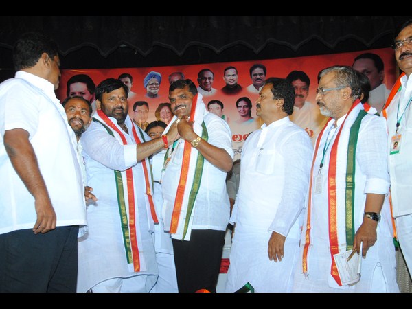 బొత్సకు కండువా