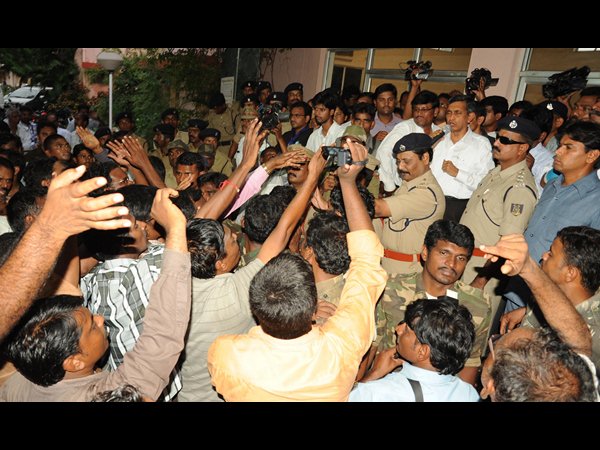 జెపికి సమైక్యవాదుల ఝలక్
