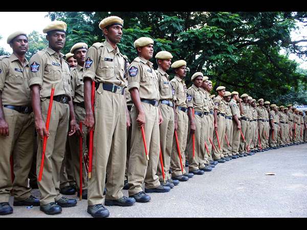 నిమజ్జనం కోసం పోలీసులు