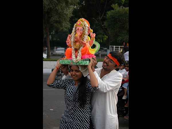 నెత్తిన..