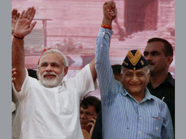 వికె సింగ్‌తో మోడీ...